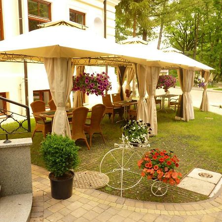 Willa Filiks Restauracja & Pokoje Nałęczów Екстериор снимка