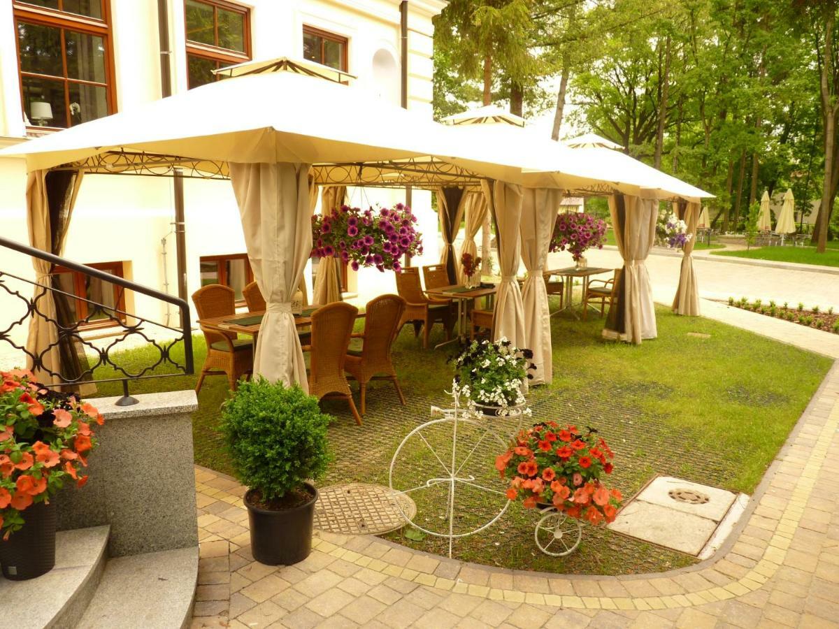 Willa Filiks Restauracja & Pokoje Nałęczów Екстериор снимка