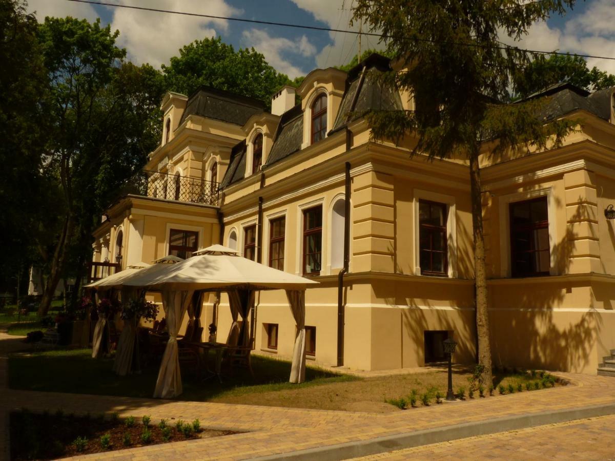 Willa Filiks Restauracja & Pokoje Nałęczów Екстериор снимка